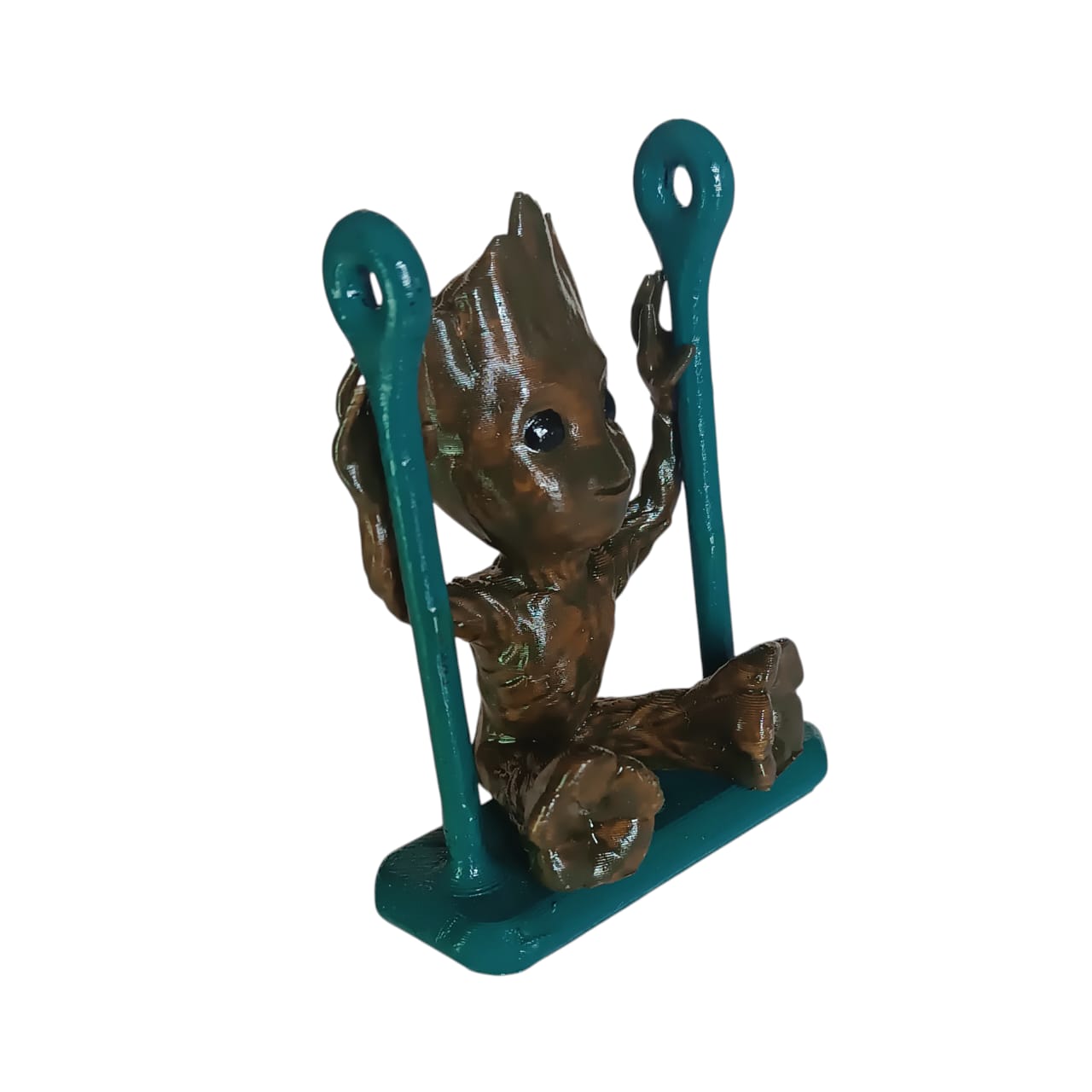 FIGURA DE GROOT BEBÉ EN COLUMPIO